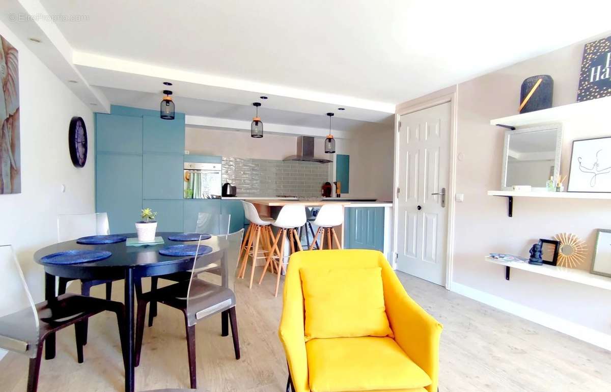 Appartement à ROQUEBRUNE-SUR-ARGENS