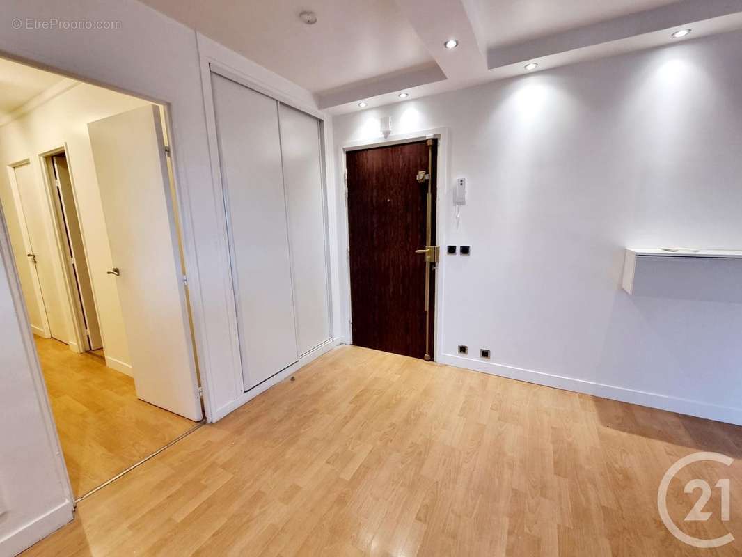 Appartement à COURBEVOIE