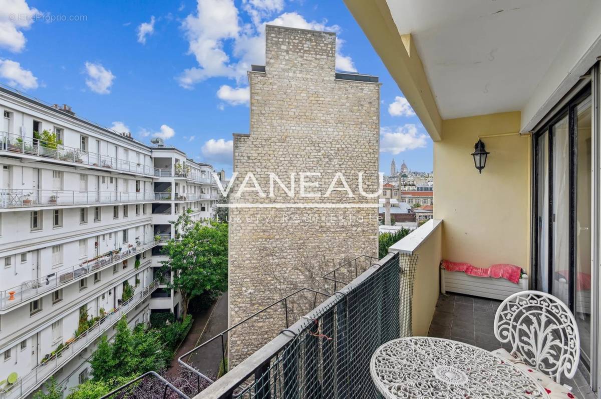 Appartement à PARIS-18E