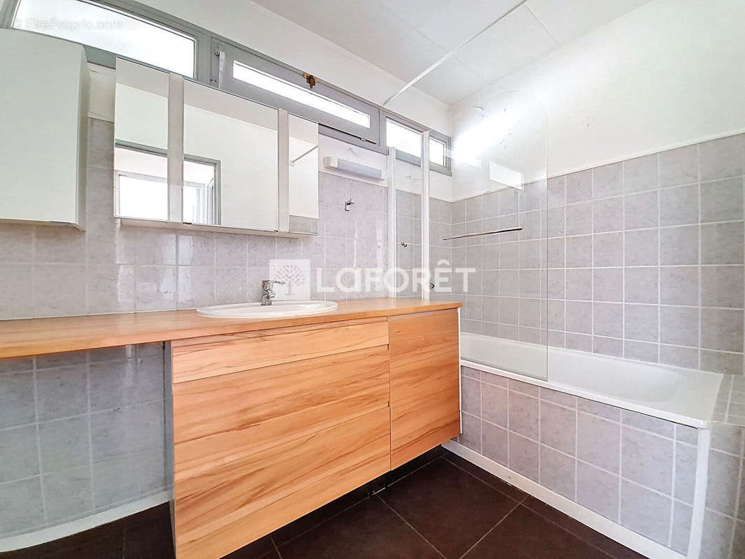 Appartement à VERNEUIL-SUR-SEINE