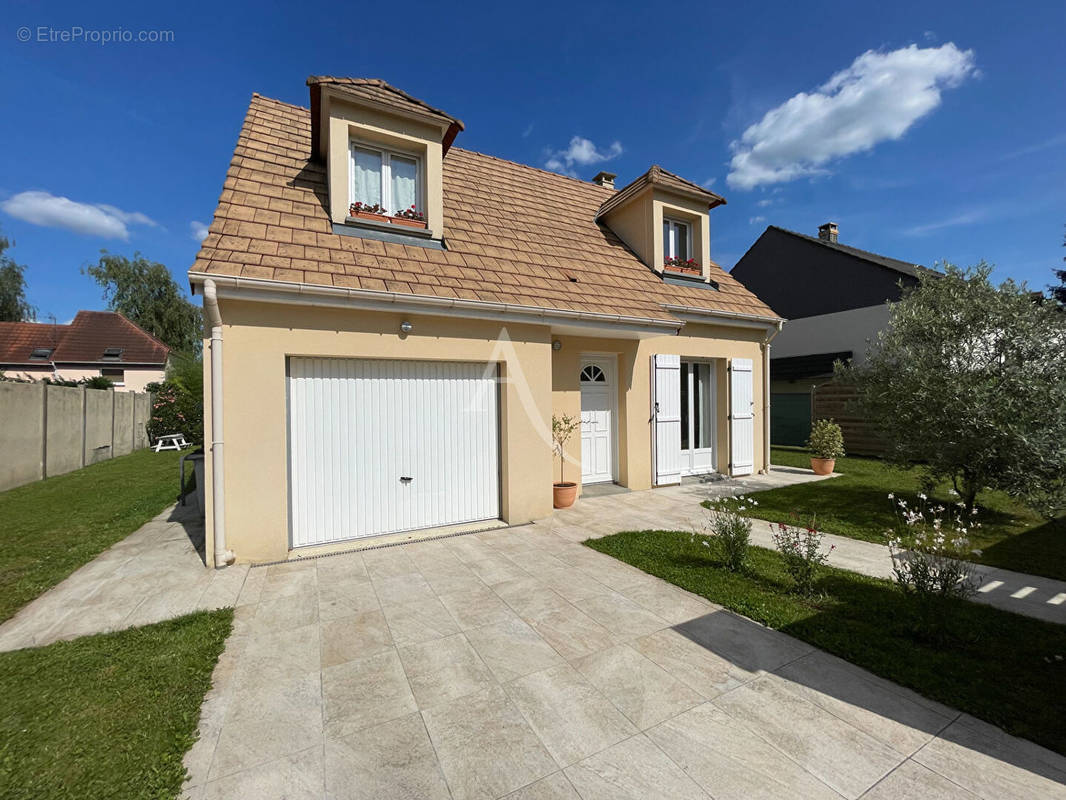 Maison à CHEVRY-COSSIGNY