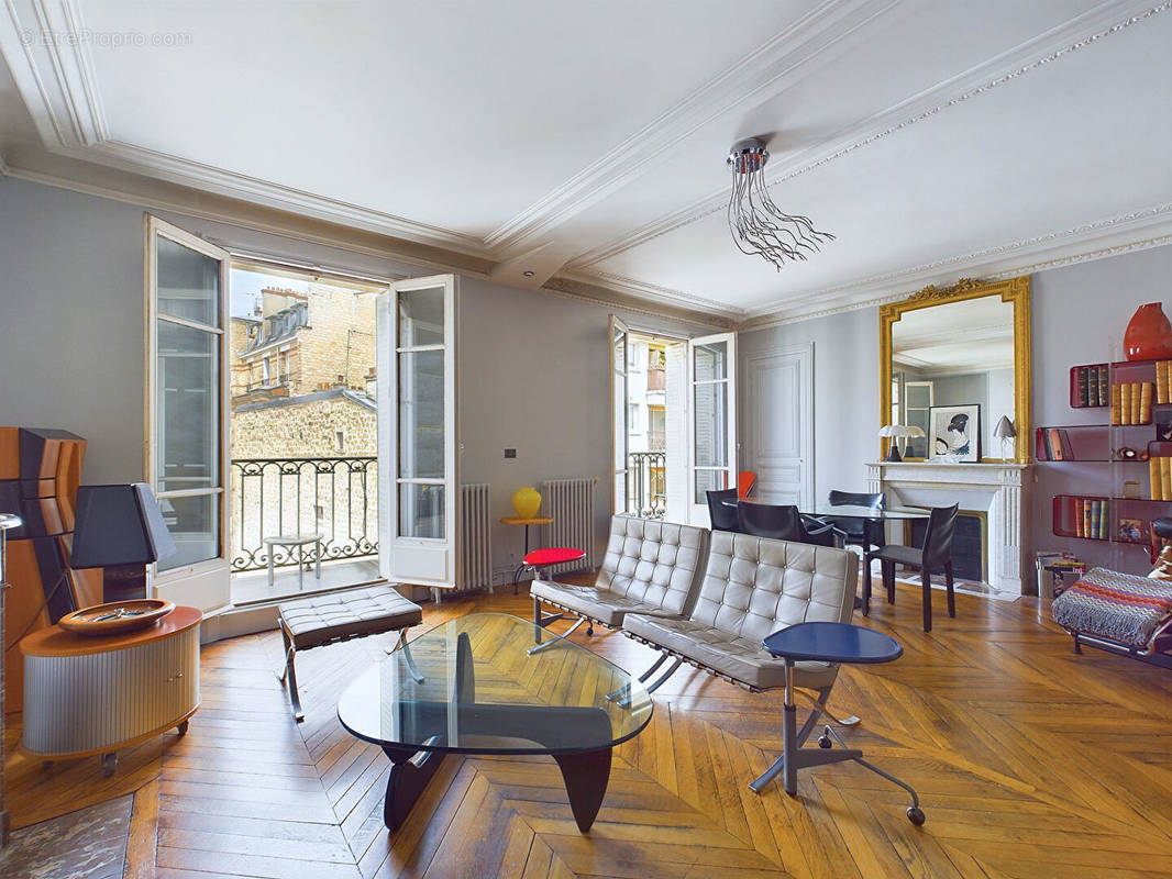 Appartement à PARIS-16E