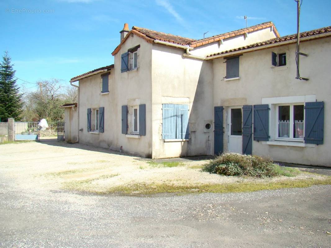 Maison à SAINT-SECONDIN