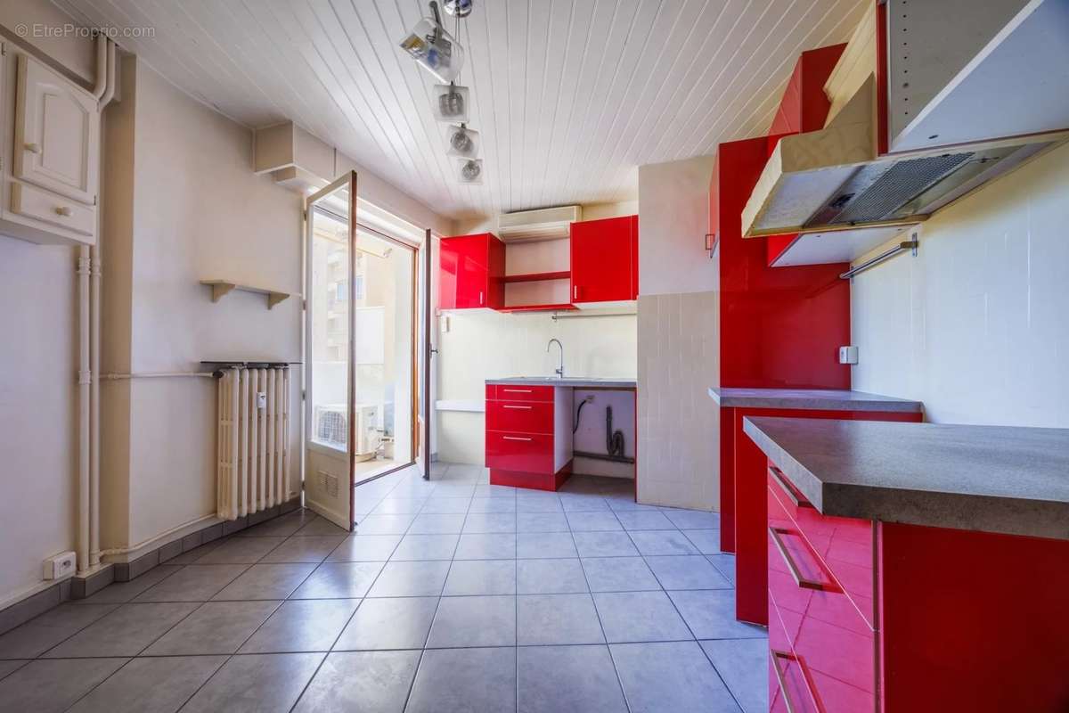 Appartement à MARSEILLE-4E