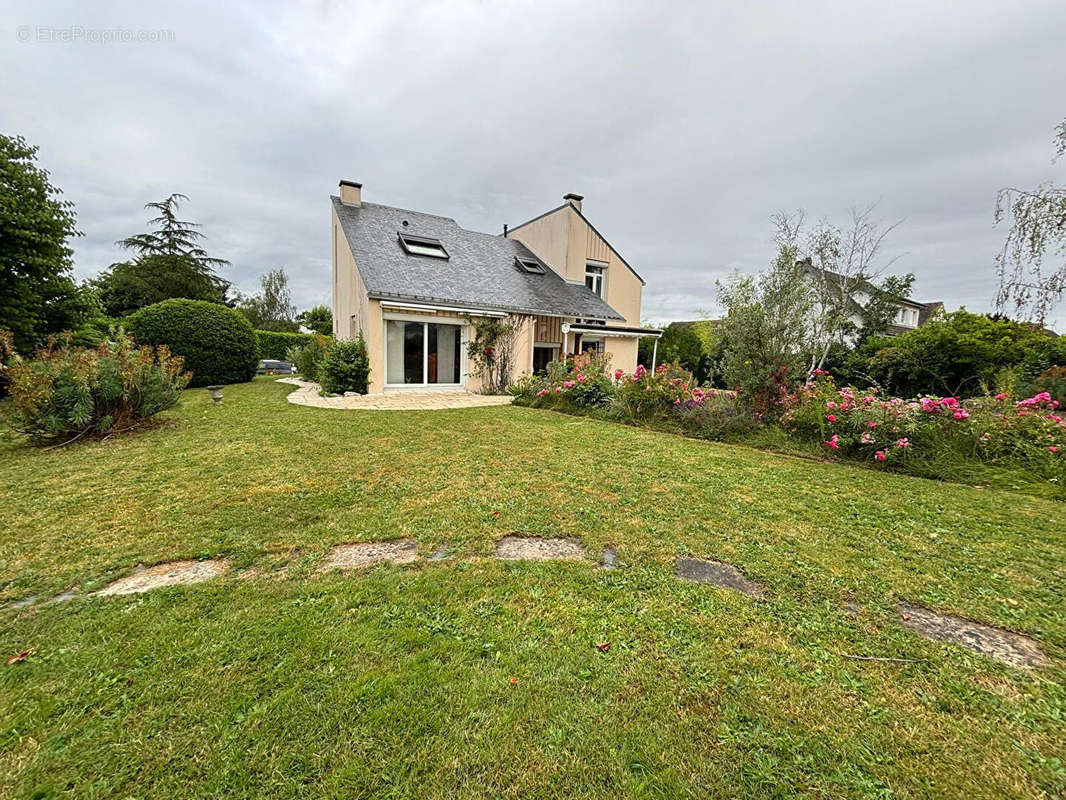 Maison à ROSNY-SUR-SEINE