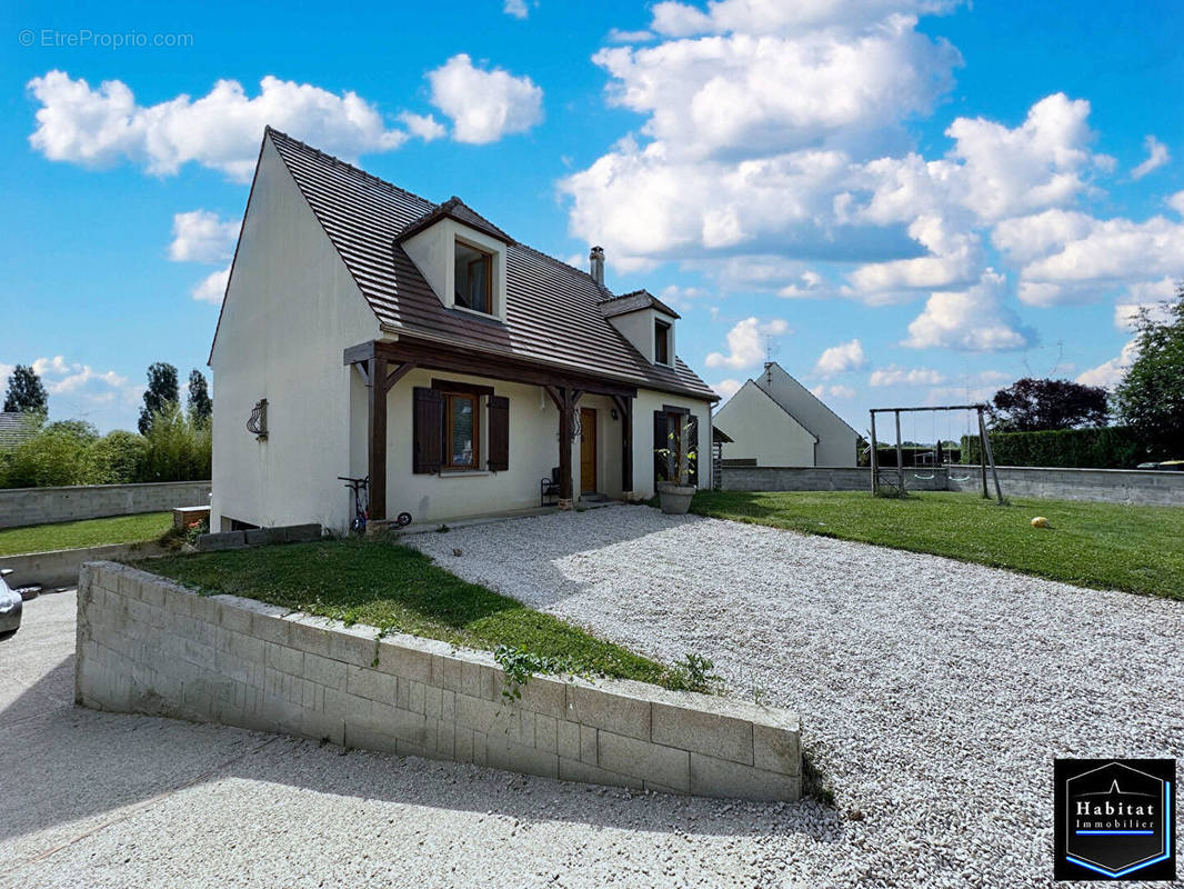 Maison à VER-SUR-LAUNETTE