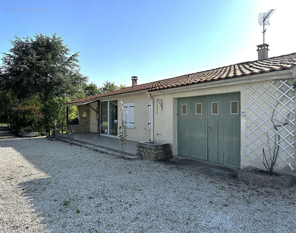 Maison à MARENNES