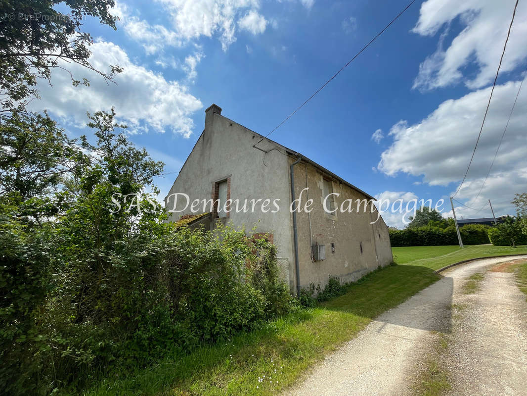 Maison à SURY-EN-VAUX