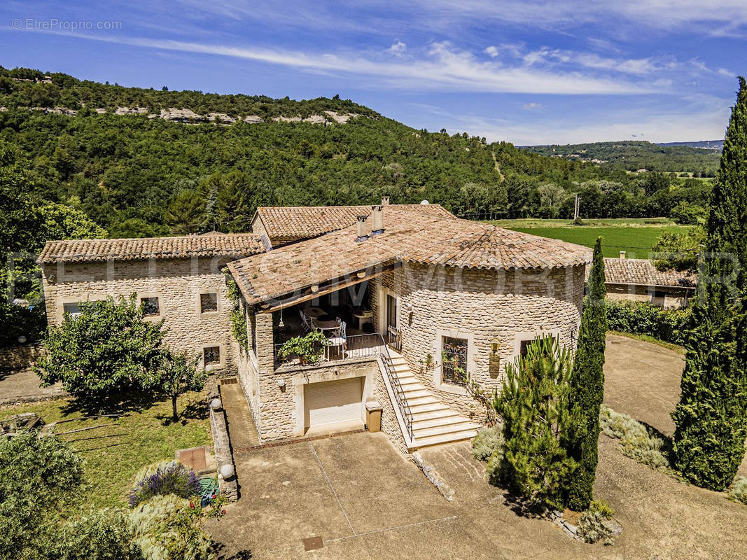 Maison à MENERBES