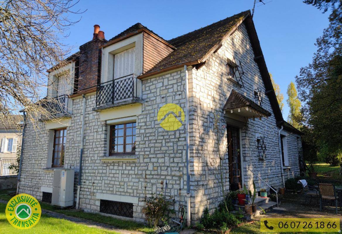 Maison à LA GUERCHE-SUR-L&#039;AUBOIS