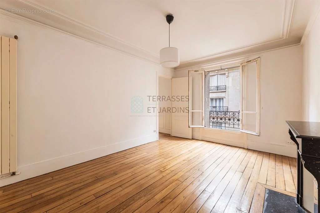 Appartement à PARIS-14E