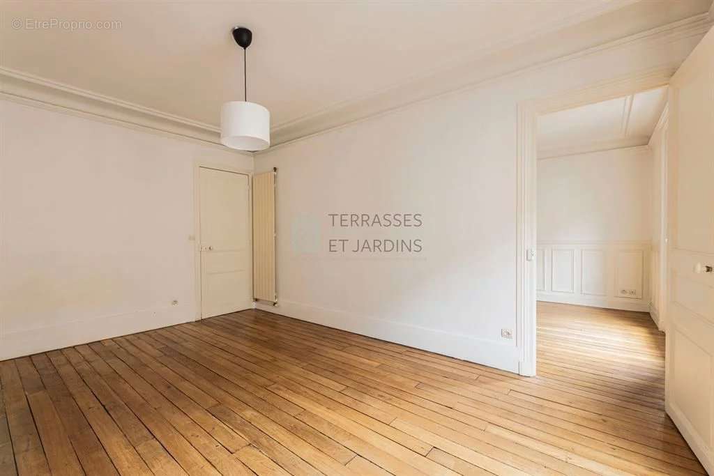 Appartement à PARIS-14E