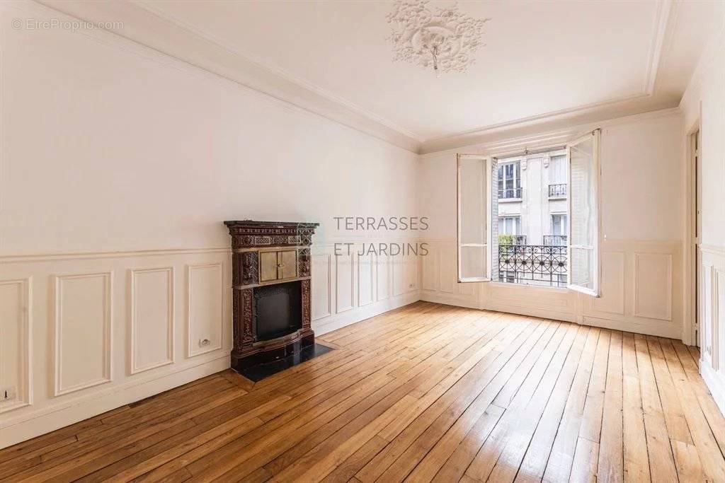 Appartement à PARIS-14E