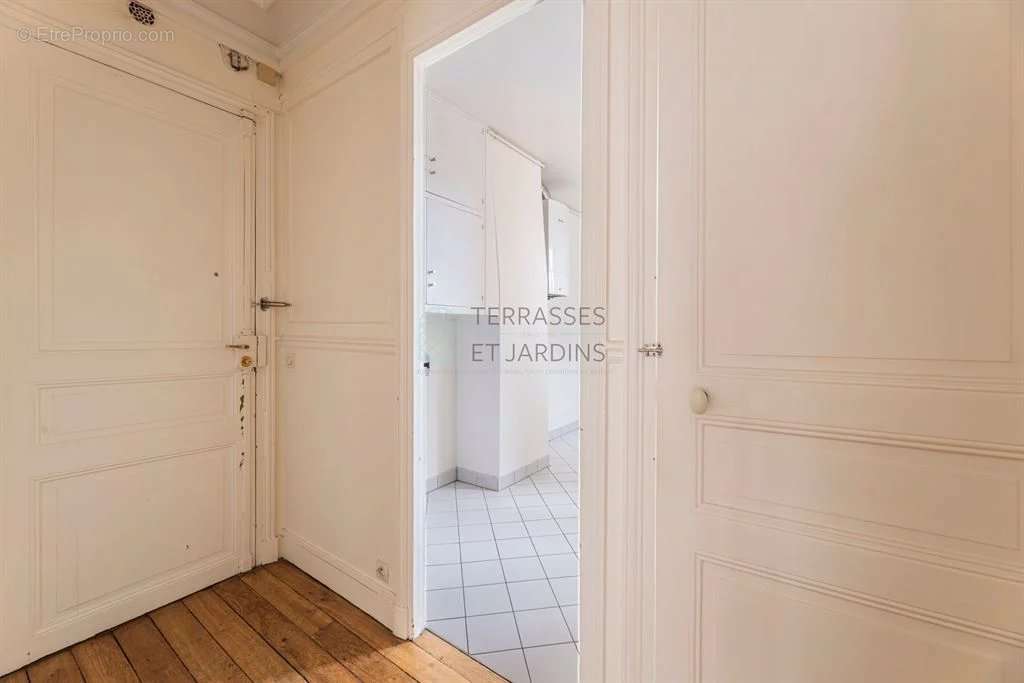 Appartement à PARIS-14E