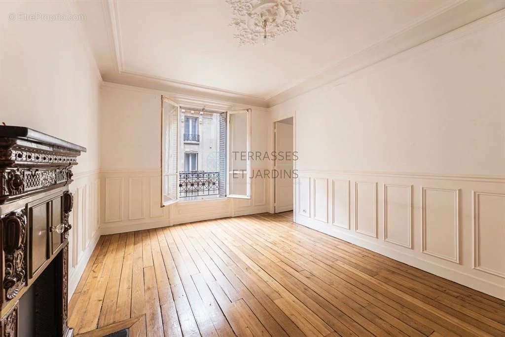 Appartement à PARIS-14E