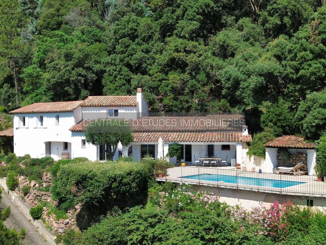 Maison à LES ADRETS-DE-L&#039;ESTEREL