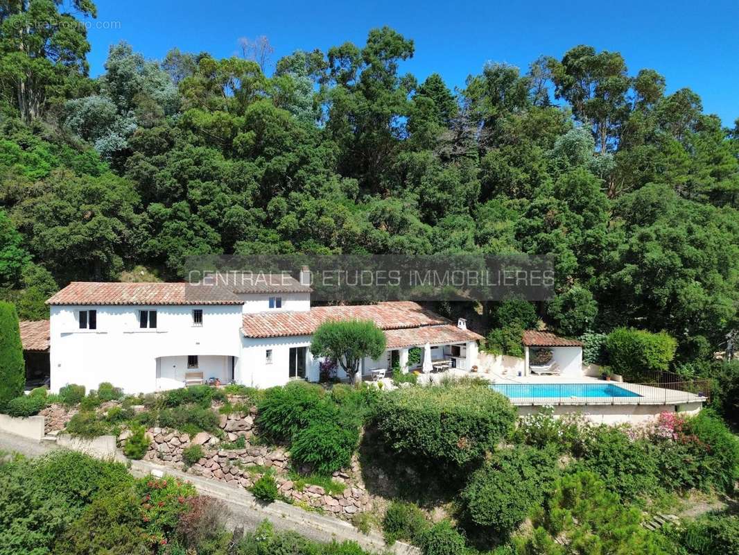 Maison à LES ADRETS-DE-L&#039;ESTEREL