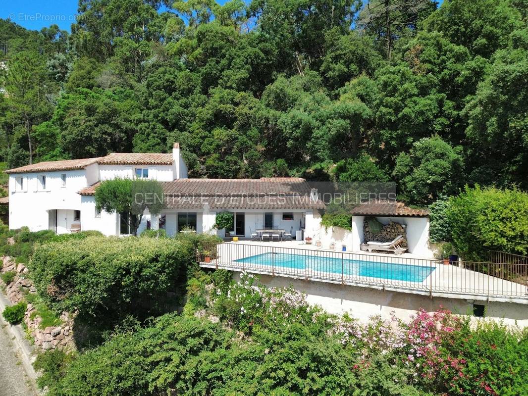 Maison à LES ADRETS-DE-L&#039;ESTEREL