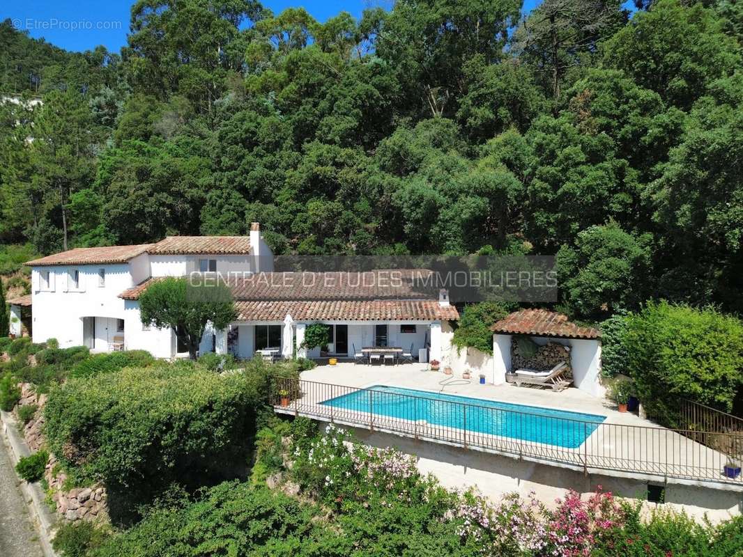 Maison à LES ADRETS-DE-L&#039;ESTEREL