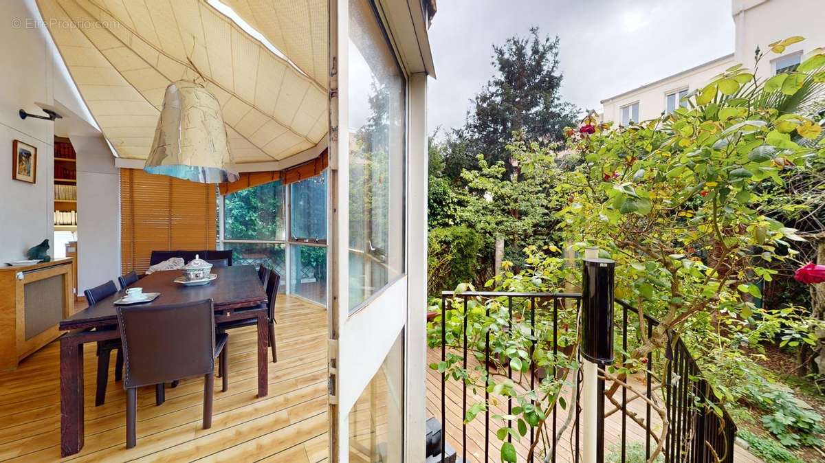 Appartement à NEUILLY-SUR-SEINE