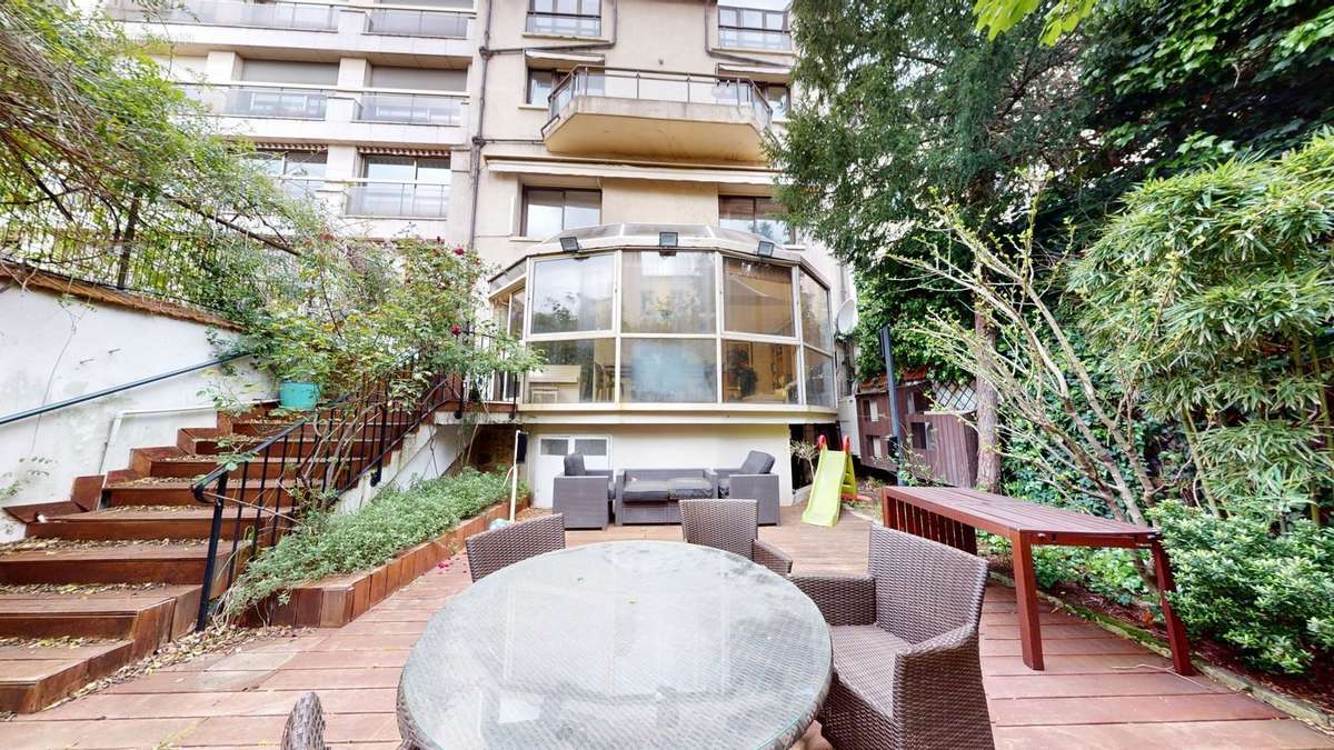 Appartement à NEUILLY-SUR-SEINE