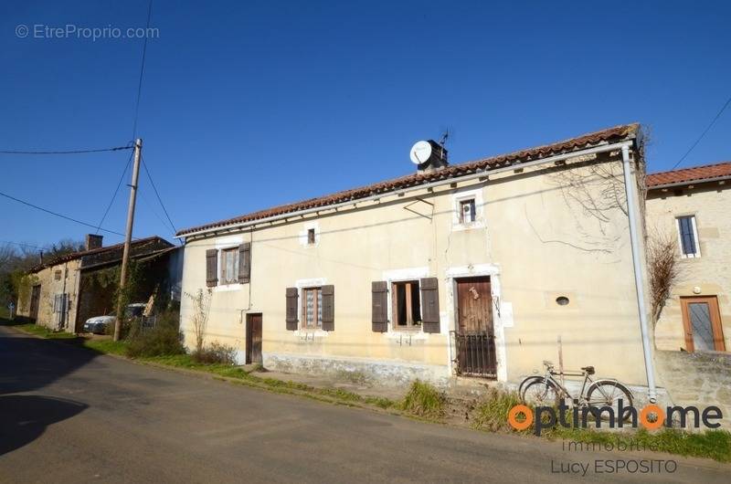 Maison à PLEUVILLE