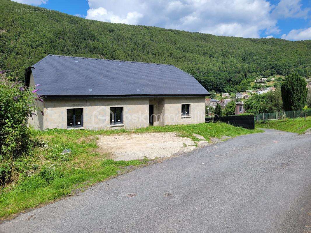 Maison à MONTHERME