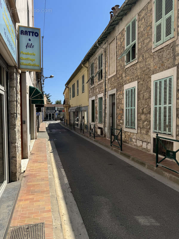 Commerce à ROQUEBRUNE-CAP-MARTIN