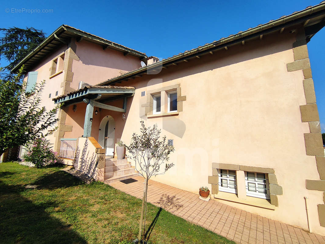 Maison à GENISSIEUX