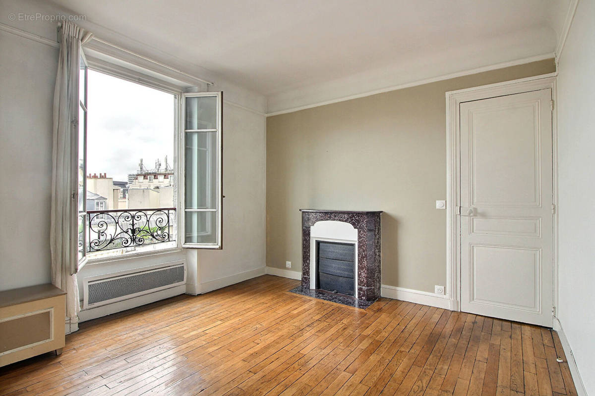 Appartement à PARIS-17E