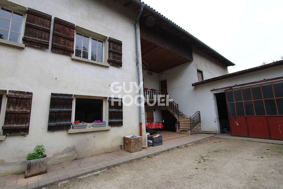 Appartement à SAINT-CYR-SUR-MENTHON