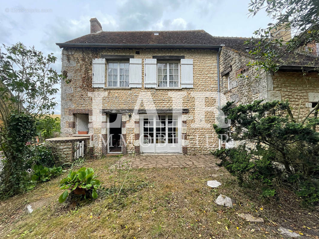 Maison à COULONGES-LES-SABLONS