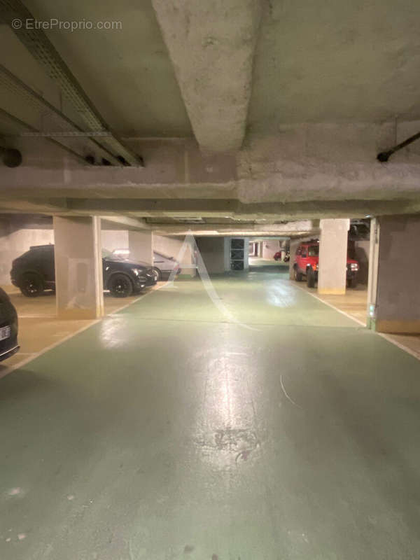 Parking à PARIS-10E