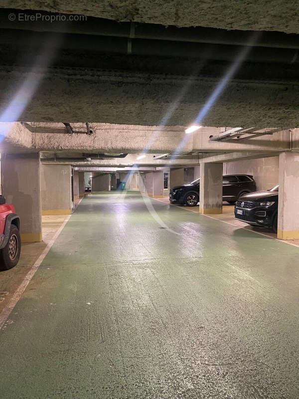 Parking à PARIS-10E