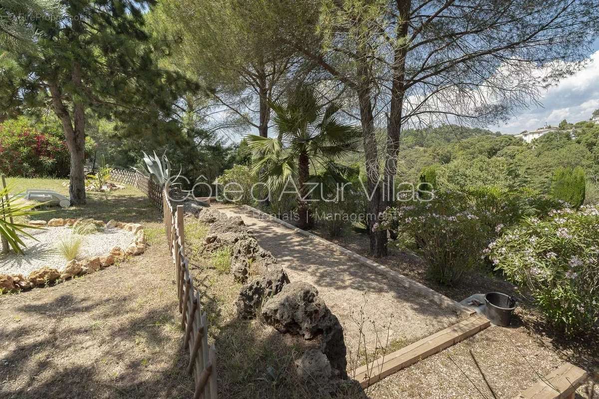 Maison à LES ADRETS-DE-L&#039;ESTEREL