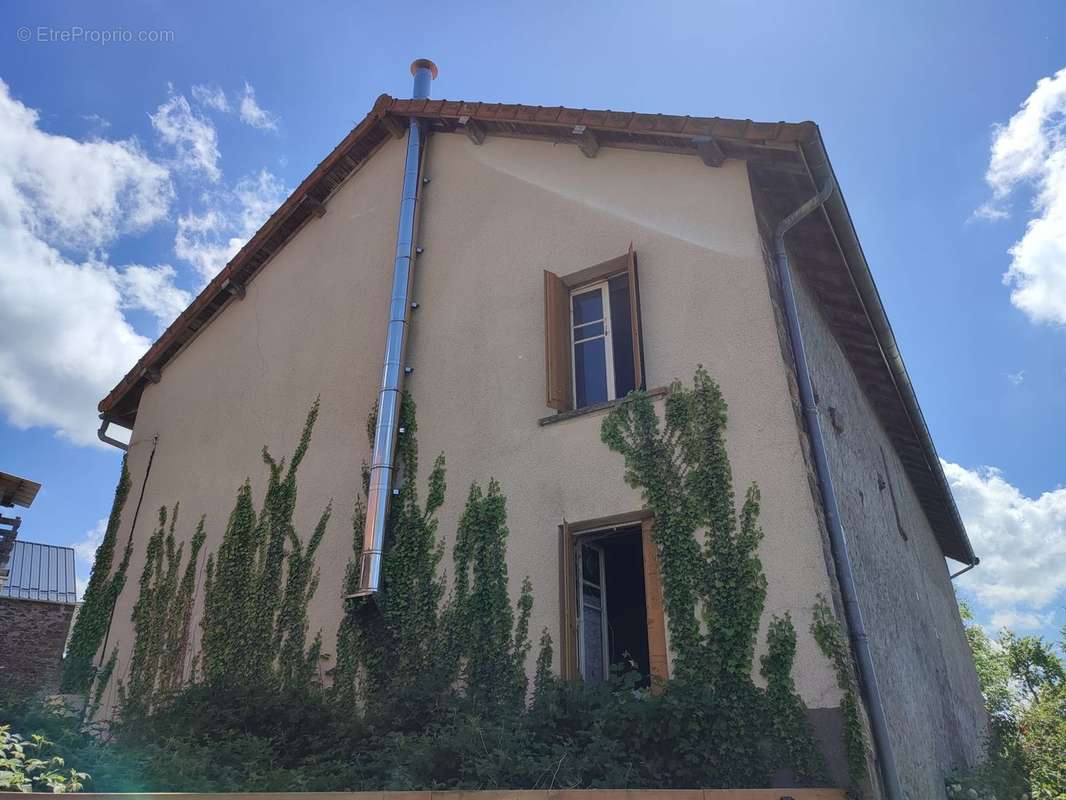 Maison à CHAPDES-BEAUFORT