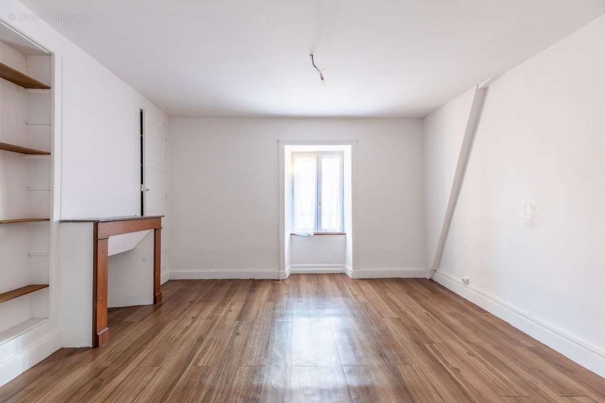 Appartement à SAINT-AMANT-TALLENDE