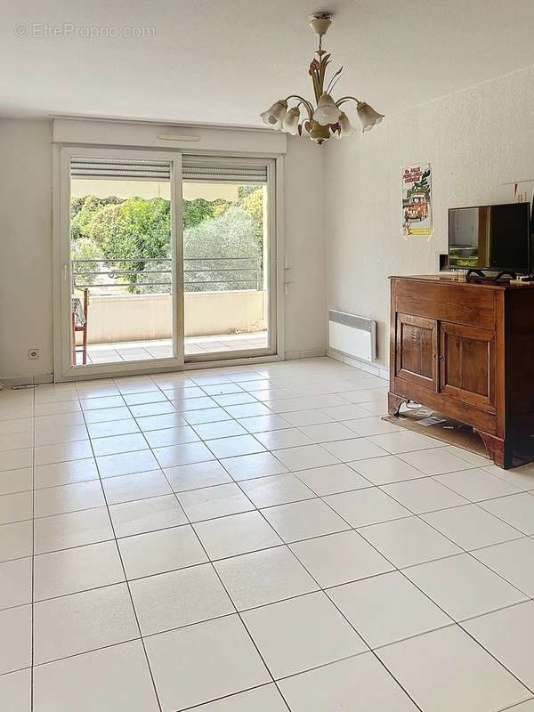 Appartement à SAINT-LAURENT-DU-VAR