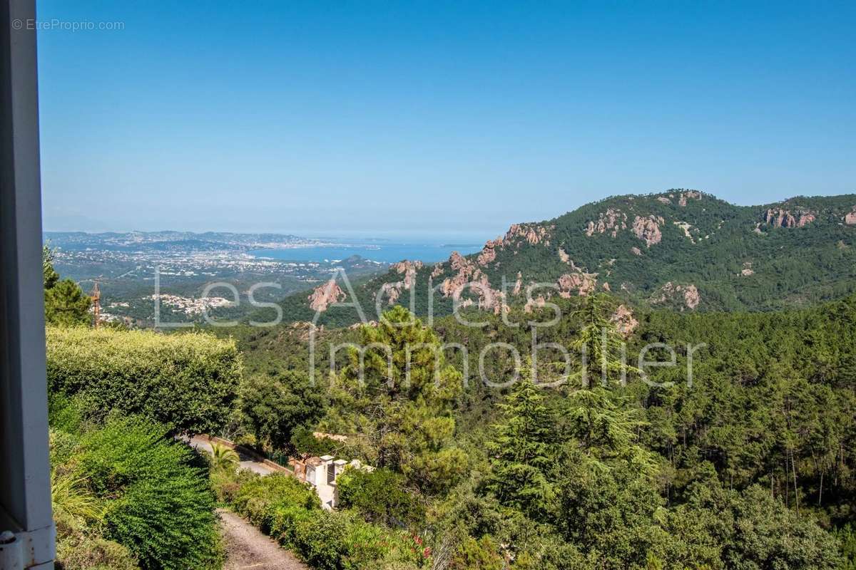 Maison à LES ADRETS-DE-L&#039;ESTEREL