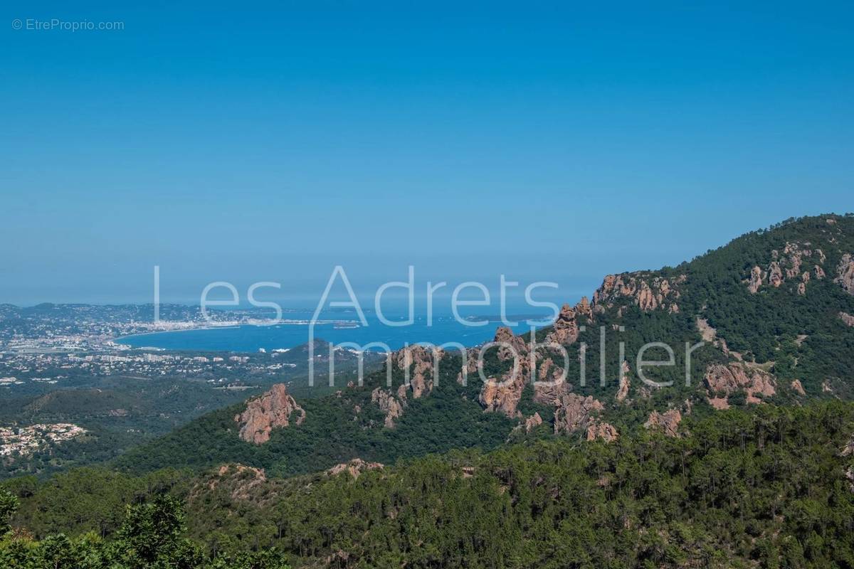 Maison à LES ADRETS-DE-L&#039;ESTEREL