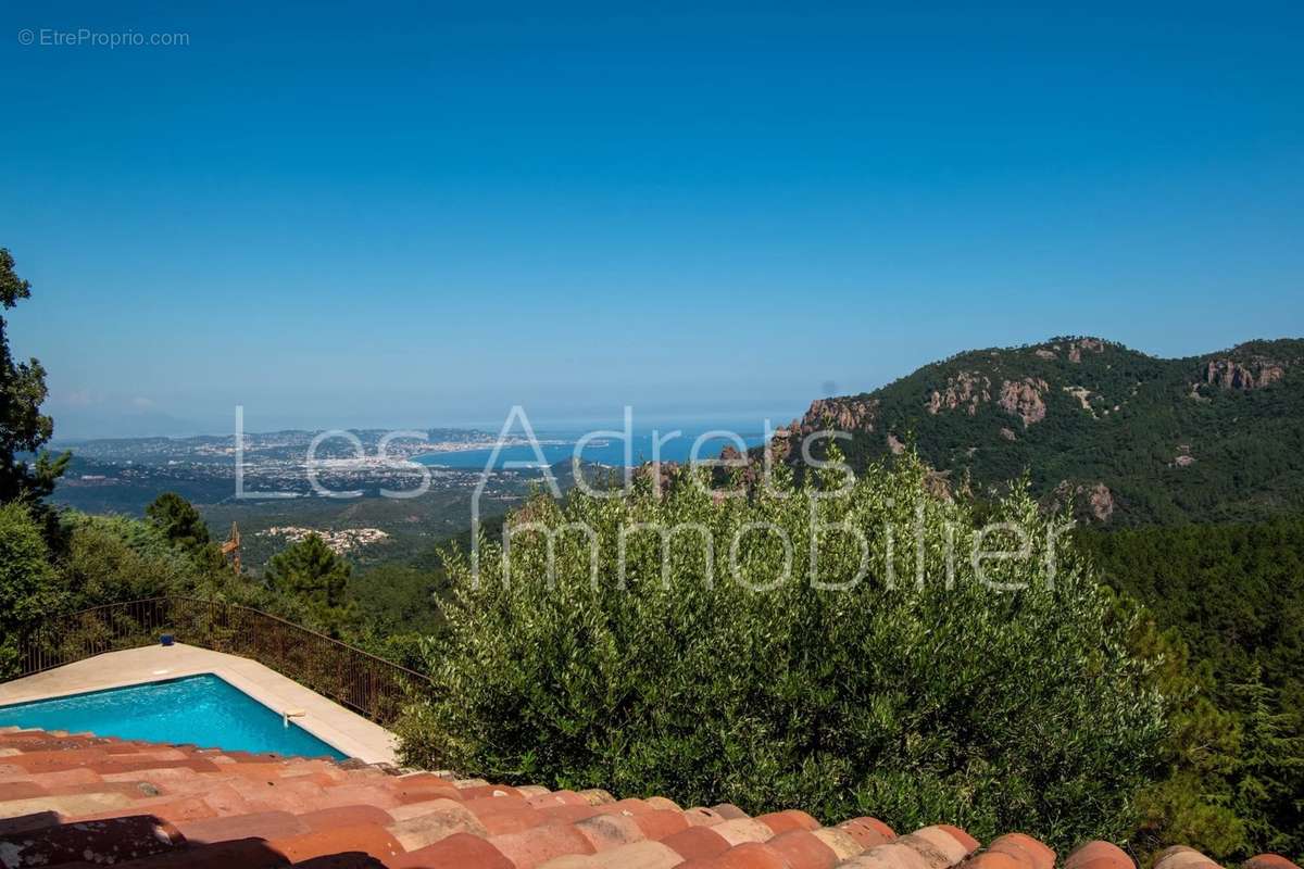 Maison à LES ADRETS-DE-L&#039;ESTEREL