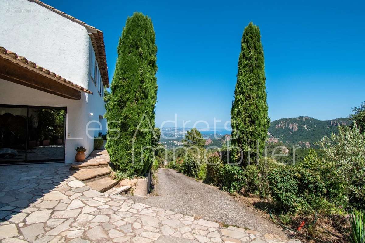 Maison à LES ADRETS-DE-L&#039;ESTEREL