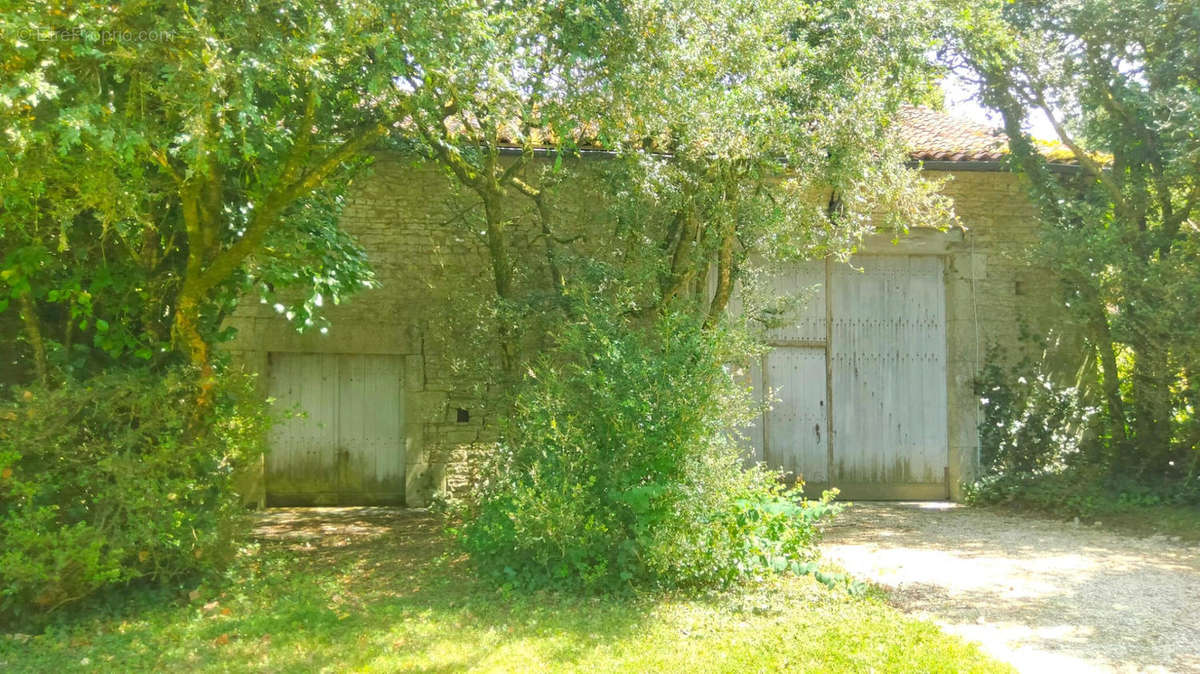 DEPENDANCE - Maison à CHAMPAGNE-MOUTON