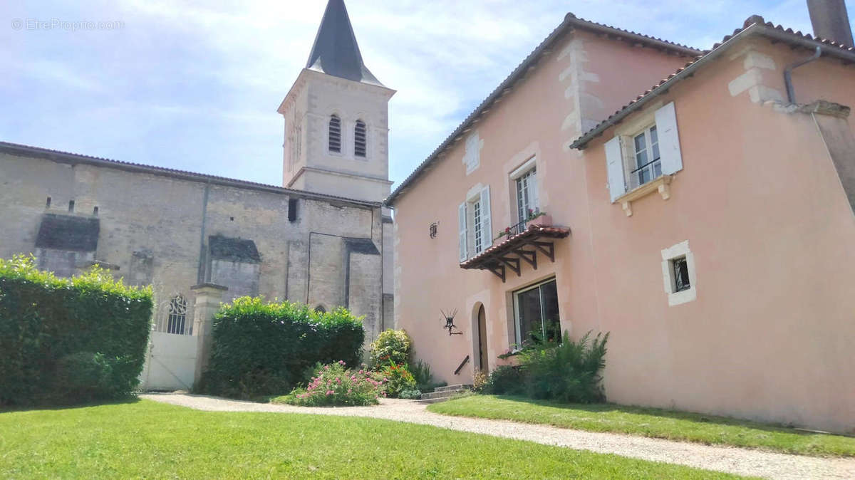 OVERVIEW - Maison à CHAMPAGNE-MOUTON