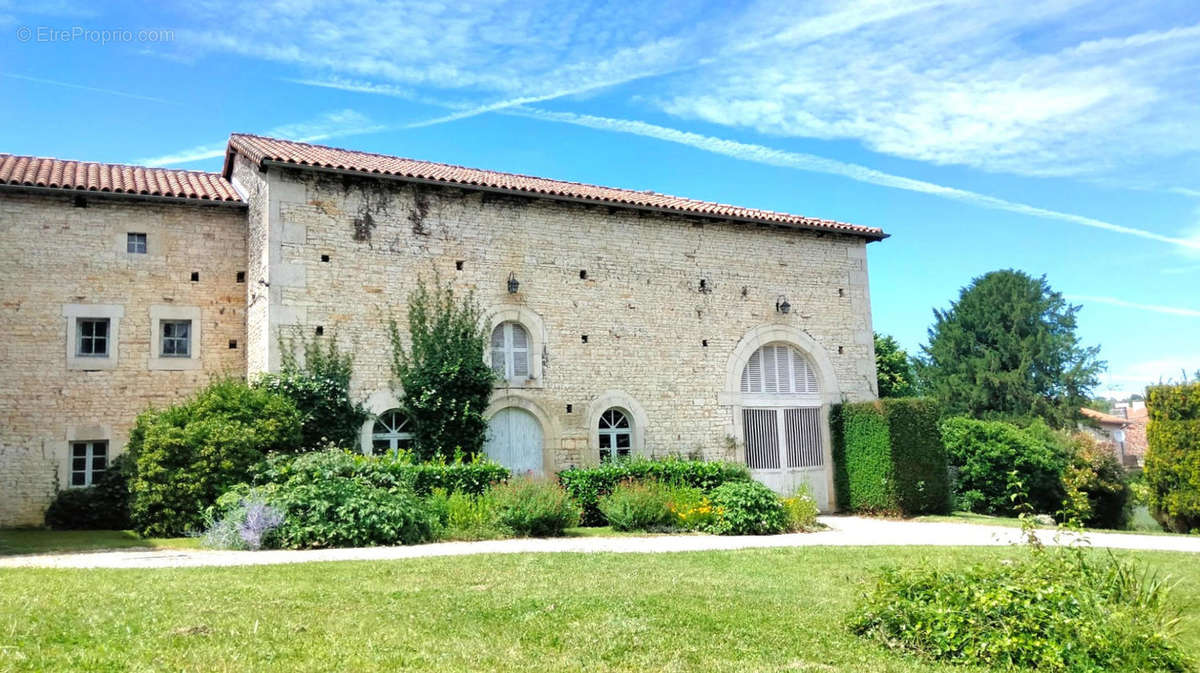 OVERVIEW - Maison à CHAMPAGNE-MOUTON