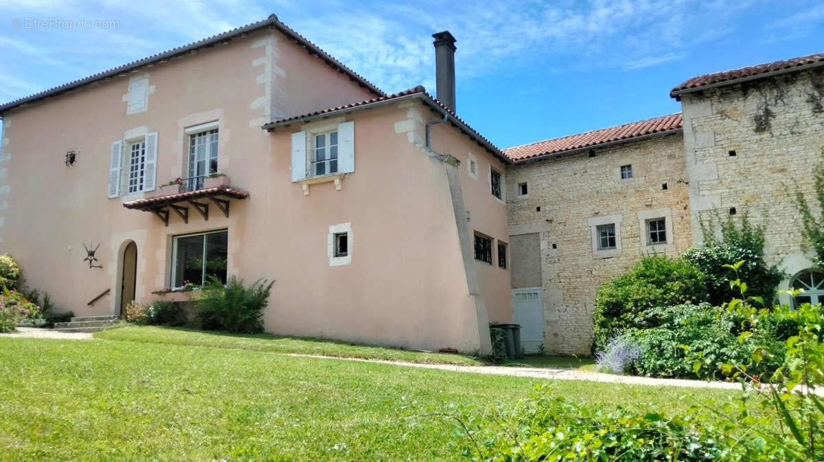 OVERVIEW - Maison à CHAMPAGNE-MOUTON