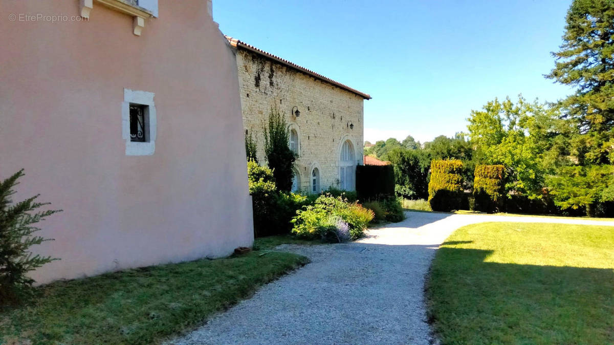 OVERVIEW - Maison à CHAMPAGNE-MOUTON