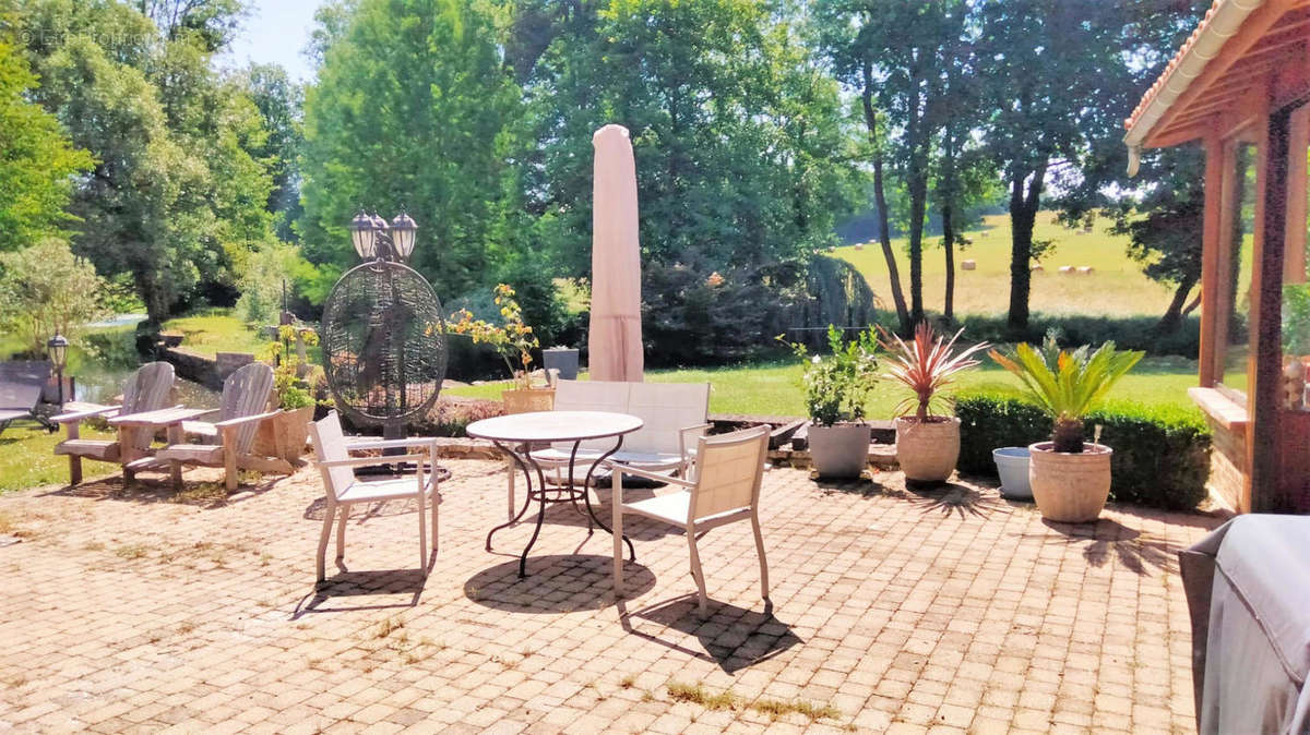 TERRASSE - Maison à SAINT-CLAUD