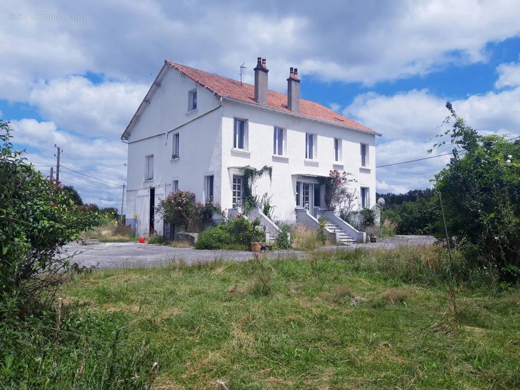 Maison à SAINT-HILAIRE-LA-TREILLE