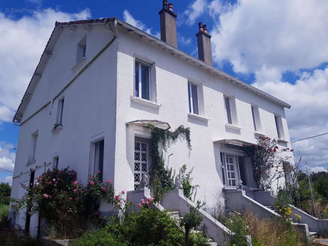 Maison à SAINT-HILAIRE-LA-TREILLE